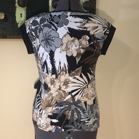 2/$12 Brody Myles Floral Shirt with Side Tie Sz M - Picture 5 of 10